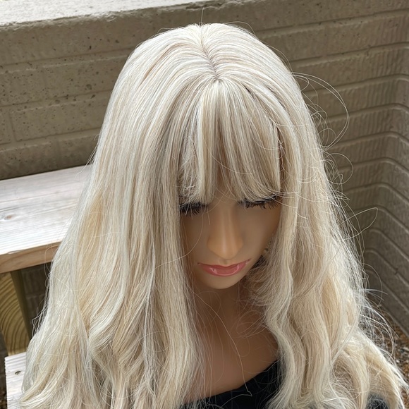 white matte wig long butter blonde beach waves wig bangs middle part 24” NWT - Picture 7 of 16